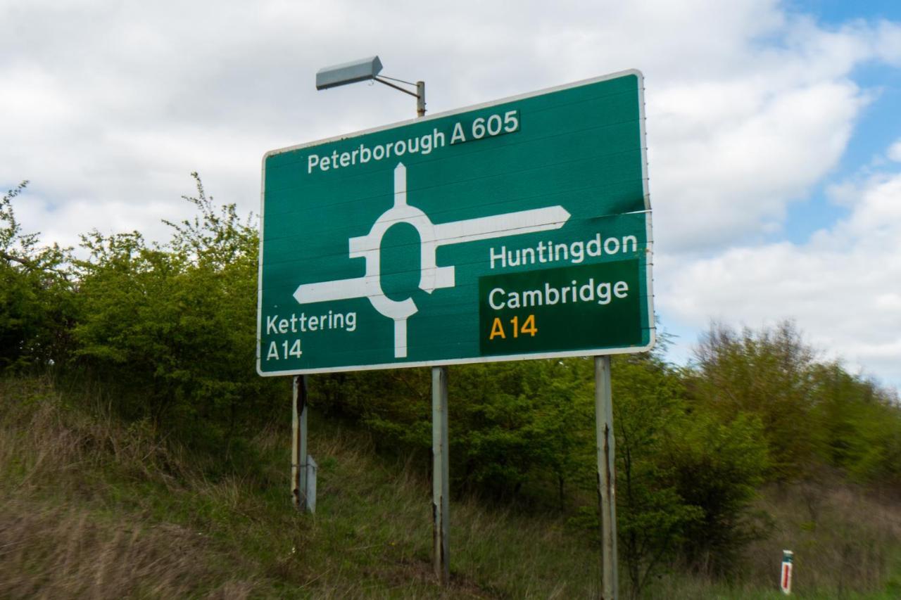 Chestnut Contractor Stays Wellingborough Exterior photo