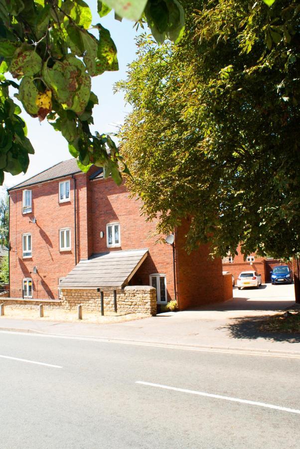 Chestnut Contractor Stays Wellingborough Exterior photo
