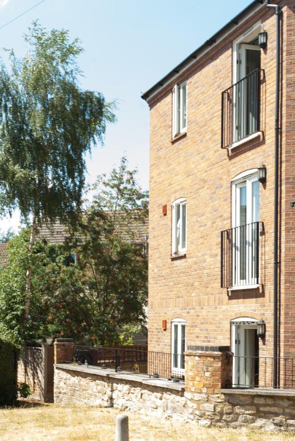 Chestnut Contractor Stays Wellingborough Exterior photo